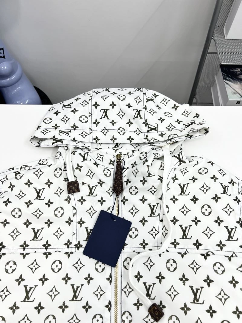 Modern Louis Vuitton Outwear 136885
