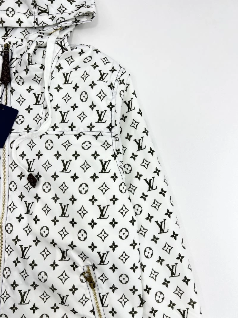 Modern Louis Vuitton Outwear 136885