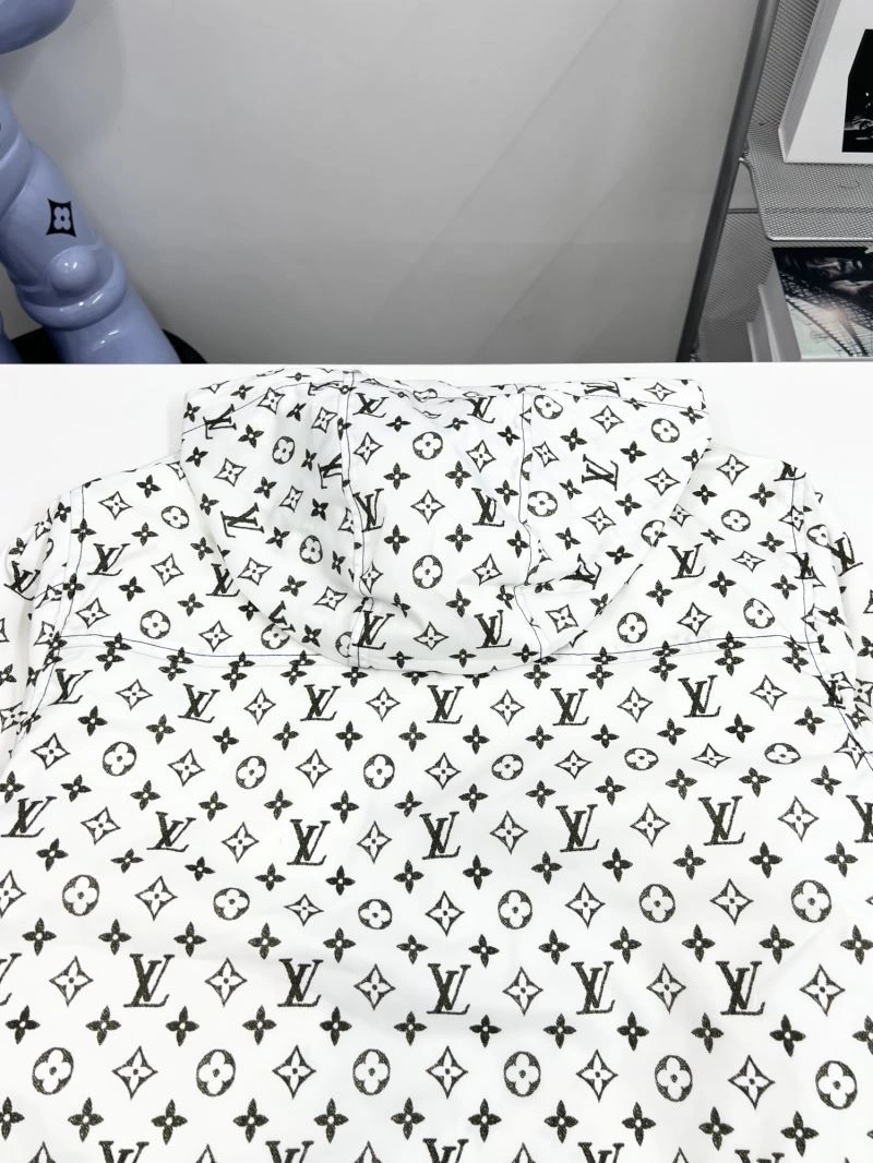 Modern Louis Vuitton Outwear 136885