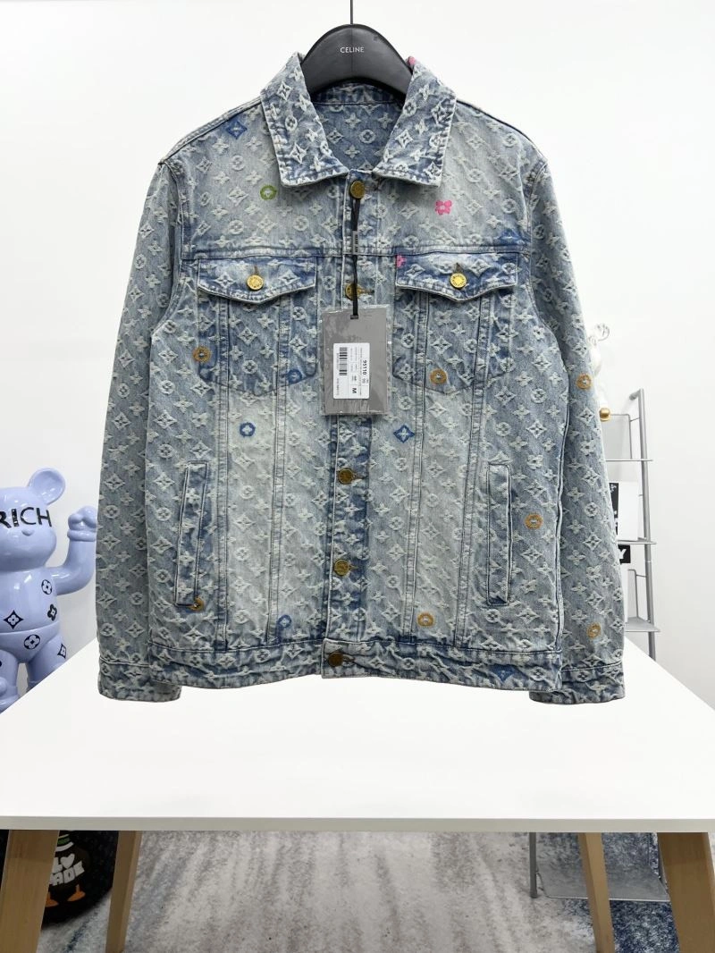 Seasonal Louis Vuitton Outwear 136867