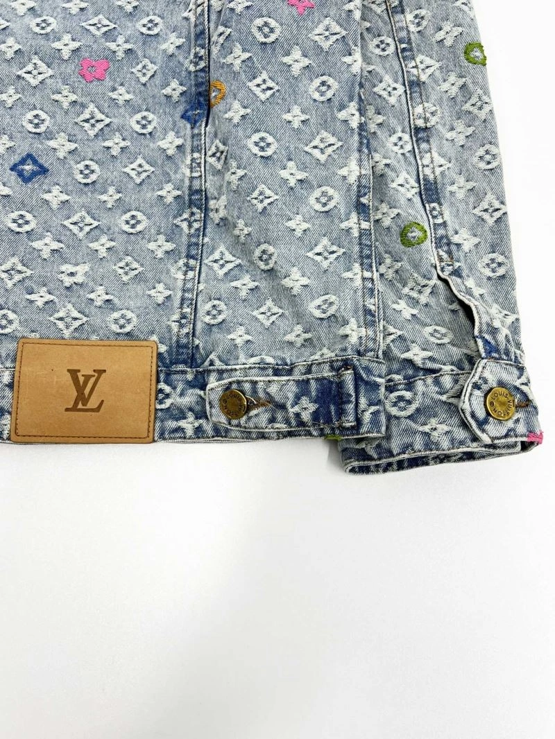 Seasonal Louis Vuitton Outwear 136867