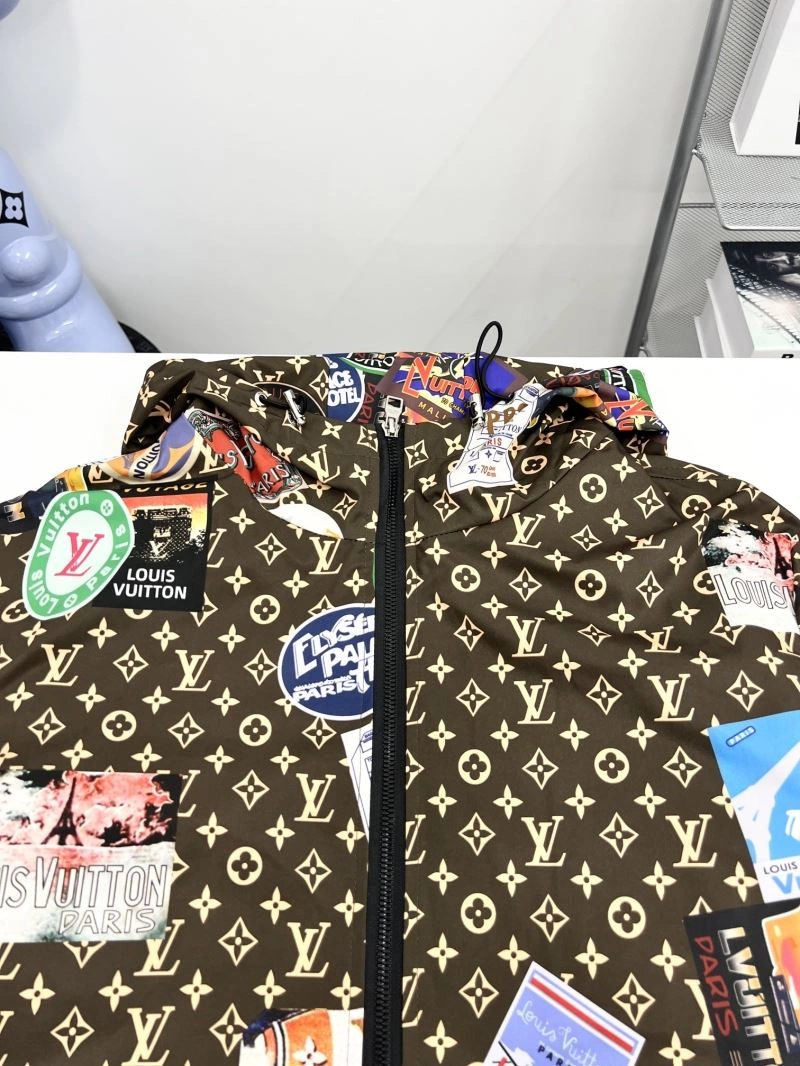 Louis Vuitton Outwear OnTrend 136853