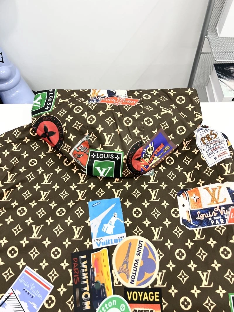 Louis Vuitton Outwear OnTrend 136853