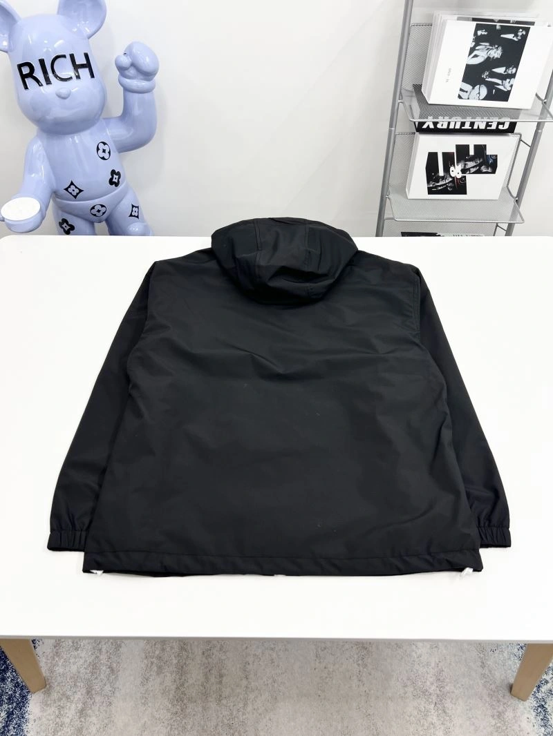 Functional Louis Vuitton Outwear 136854