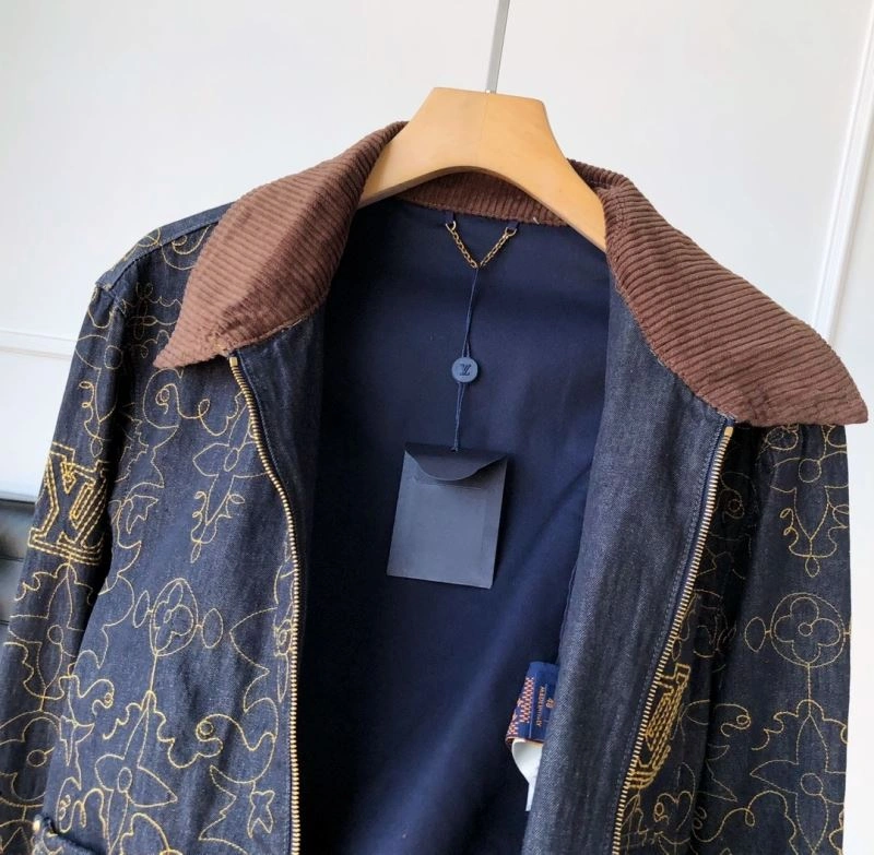 Trendsetting Louis Vuitton Outwear 136839