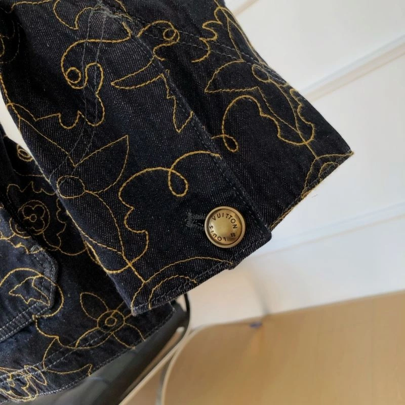Trendsetting Louis Vuitton Outwear 136839
