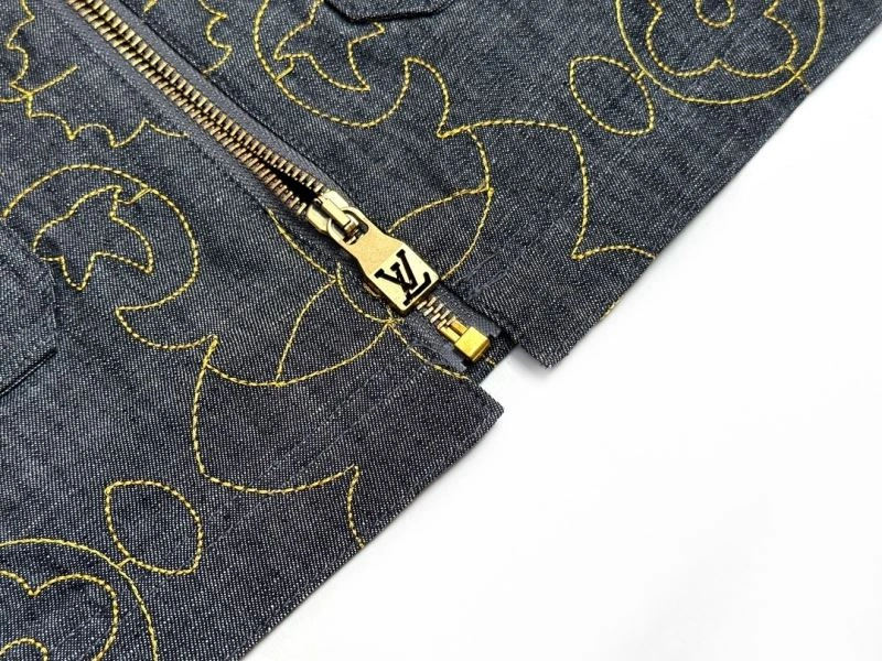 UrbanChic Louis Vuitton Outwear 136823