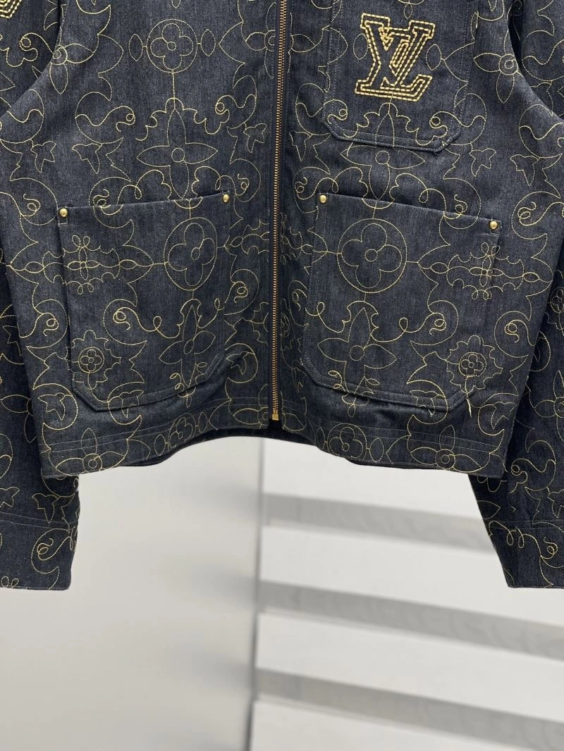 Neat Louis Vuitton Outwear 136825