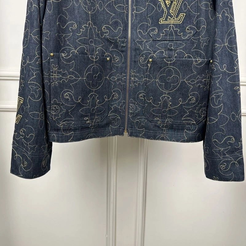Functional Louis Vuitton Outwear 136835