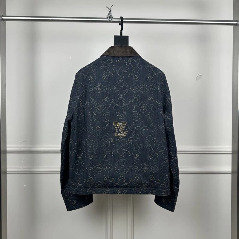 Functional Louis Vuitton Outwear 136835