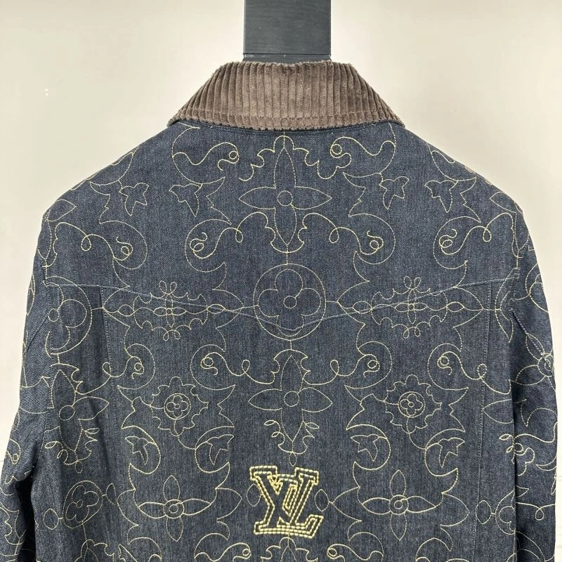 Functional Louis Vuitton Outwear 136835