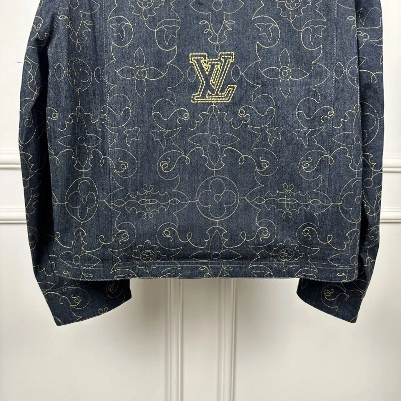 Functional Louis Vuitton Outwear 136835