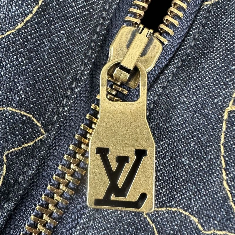 Functional Louis Vuitton Outwear 136835