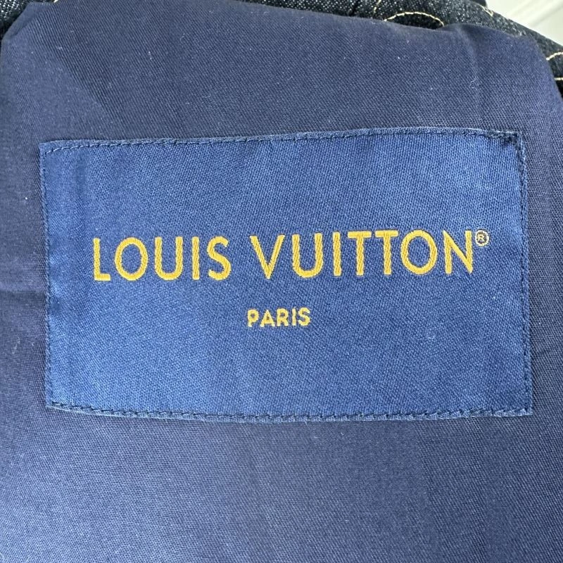 Functional Louis Vuitton Outwear 136835