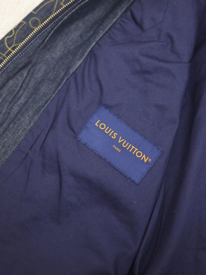 Seasonal Louis Vuitton Outwear 136824