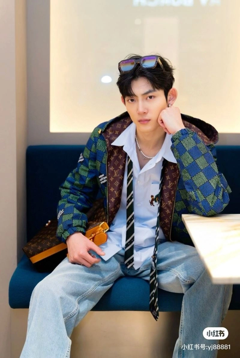 Practical Louis Vuitton Outwear 136836