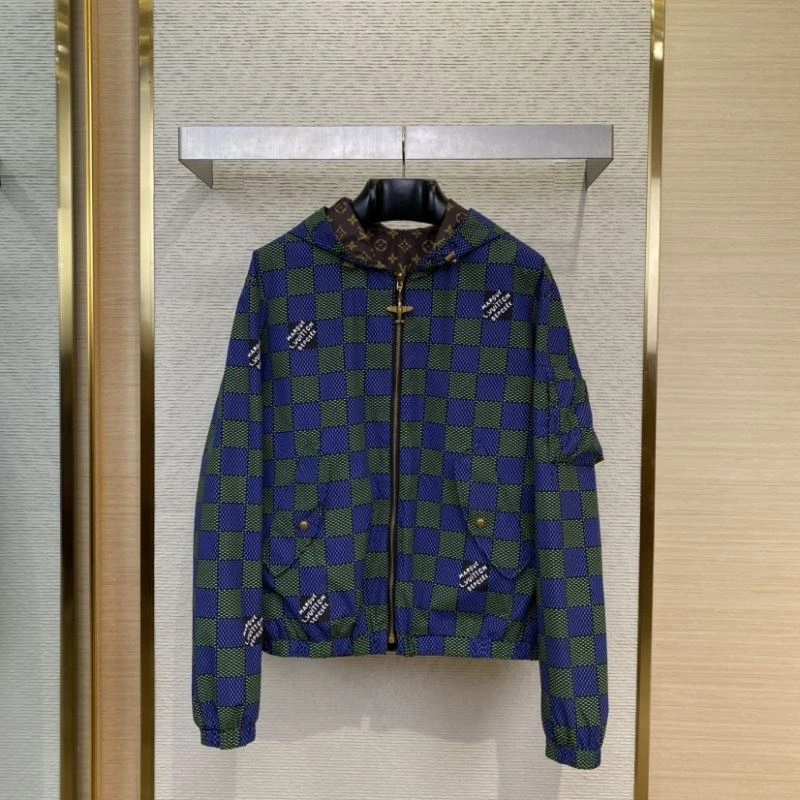 MultiPurpose Louis Vuitton Outwear 136819