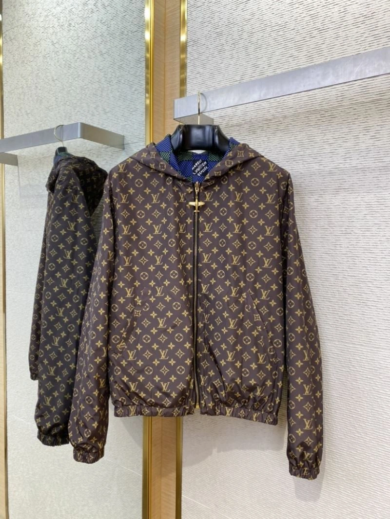 MultiPurpose Louis Vuitton Outwear 136819