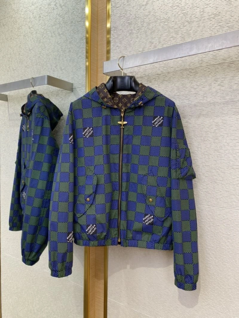 MultiPurpose Louis Vuitton Outwear 136819