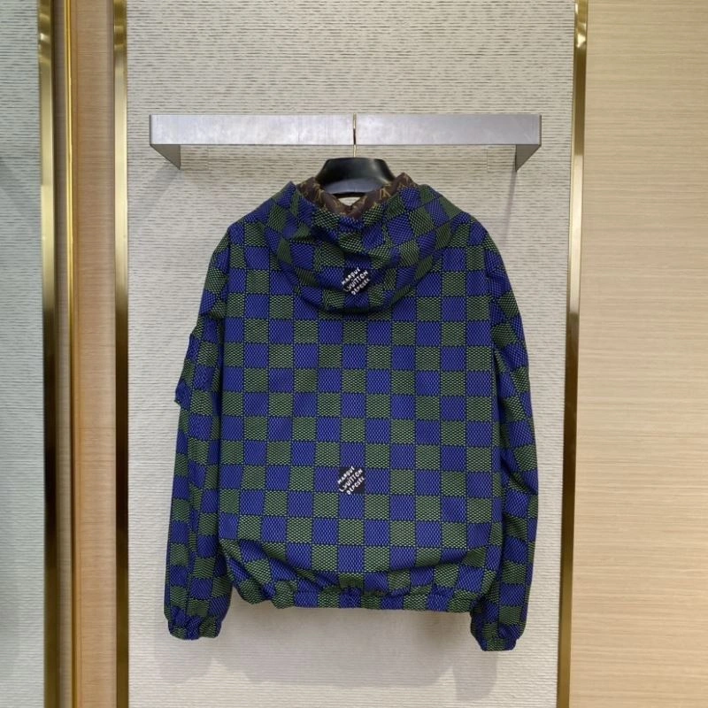 MultiPurpose Louis Vuitton Outwear 136819