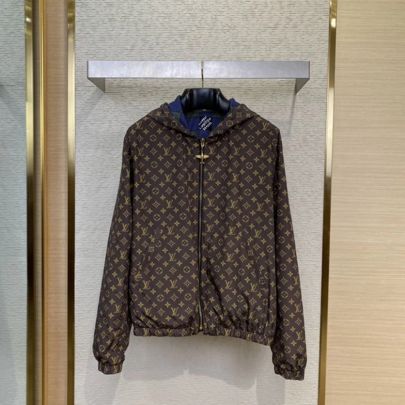 MultiPurpose Louis Vuitton Outwear 136819