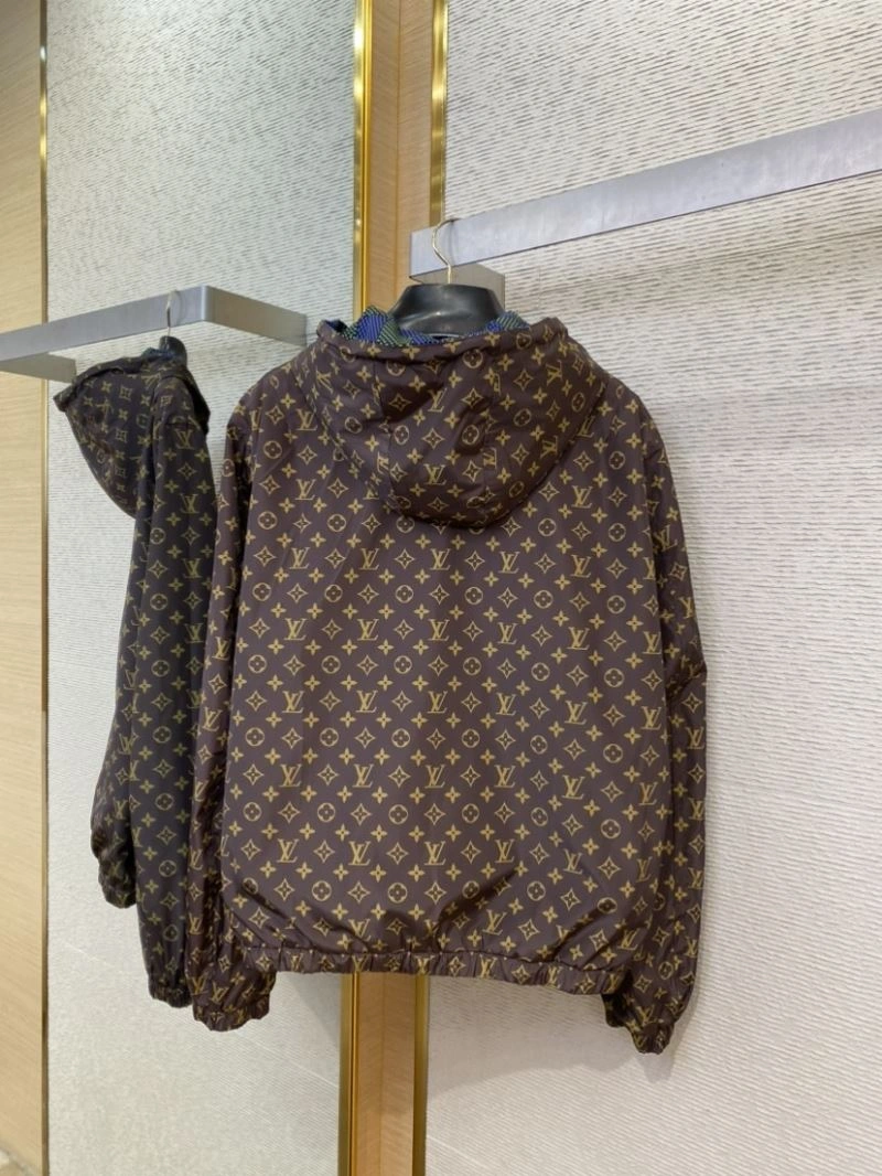 MultiPurpose Louis Vuitton Outwear 136819