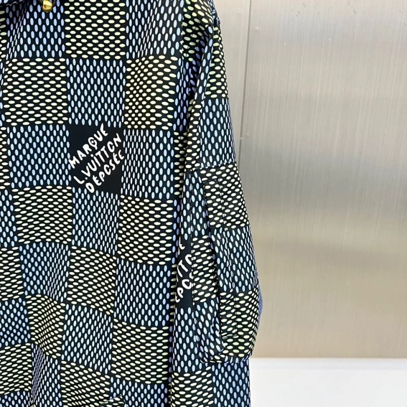 Tailored Louis Vuitton Outwear 136833
