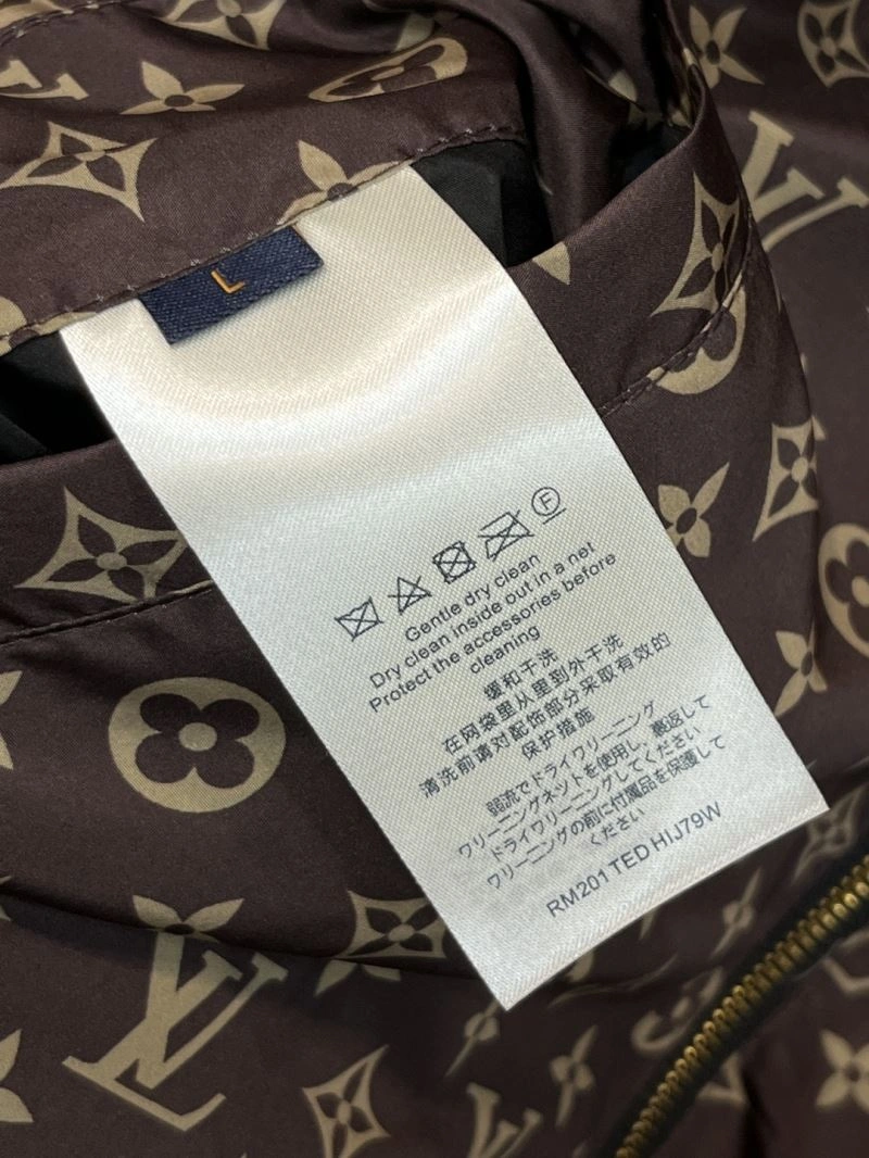 SmoothTexture Louis Vuitton Outwear 136818