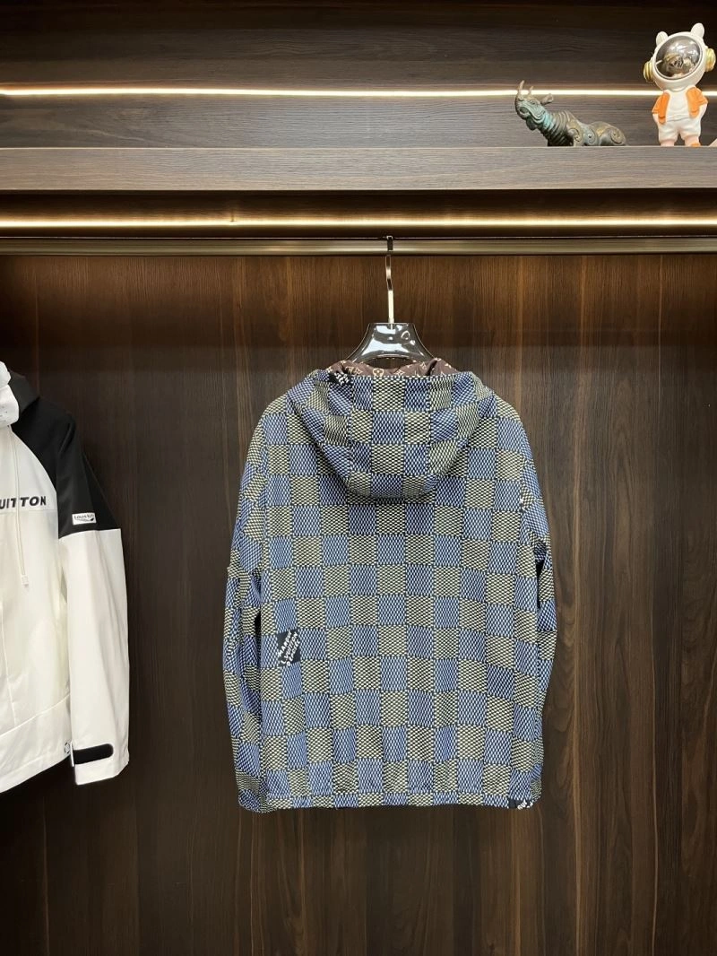 SmoothTexture Louis Vuitton Outwear 136818