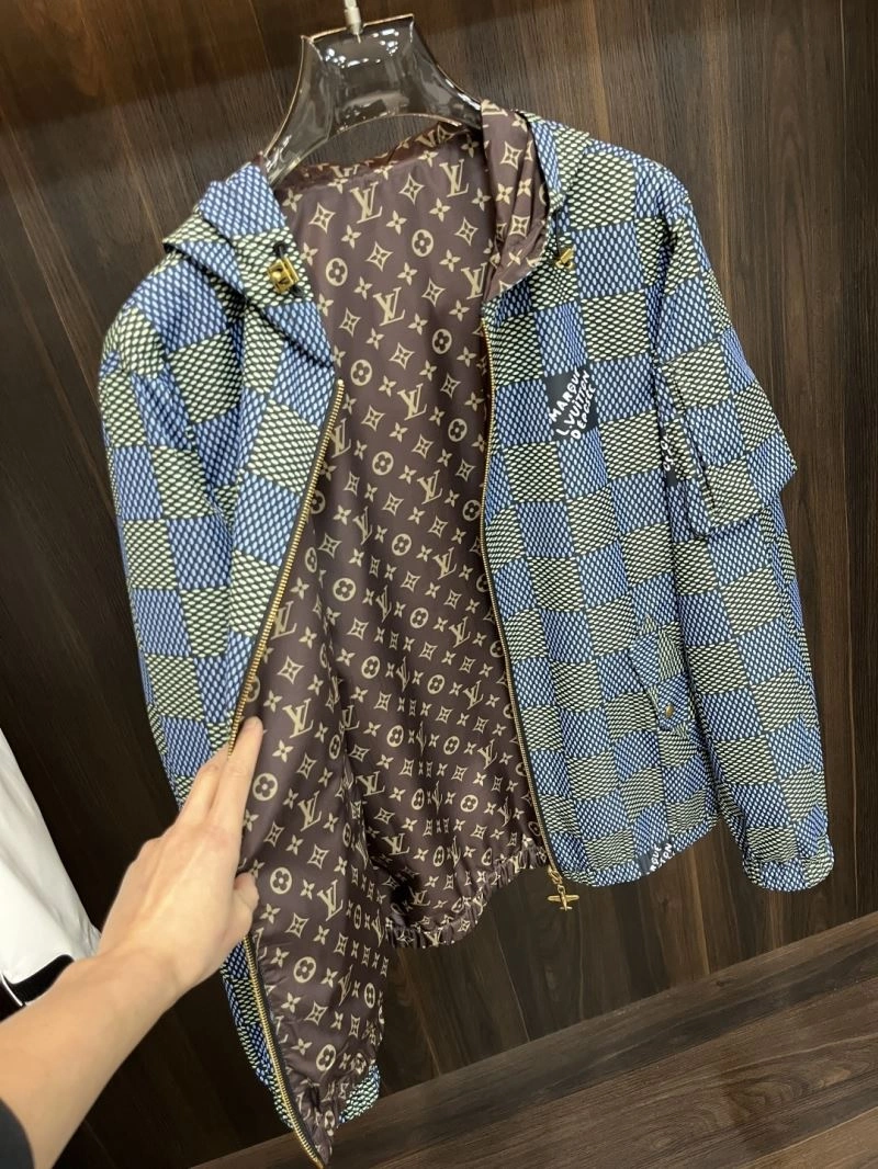 SmoothTexture Louis Vuitton Outwear 136818