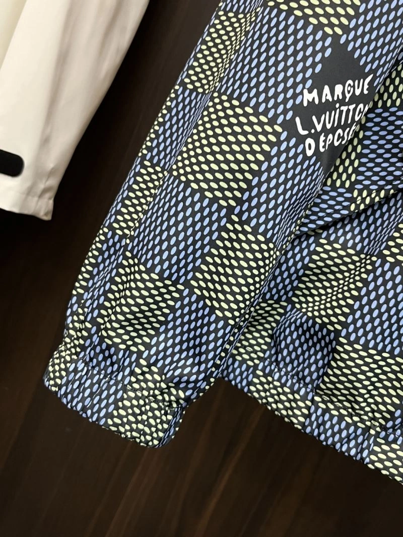 SmoothTexture Louis Vuitton Outwear 136818