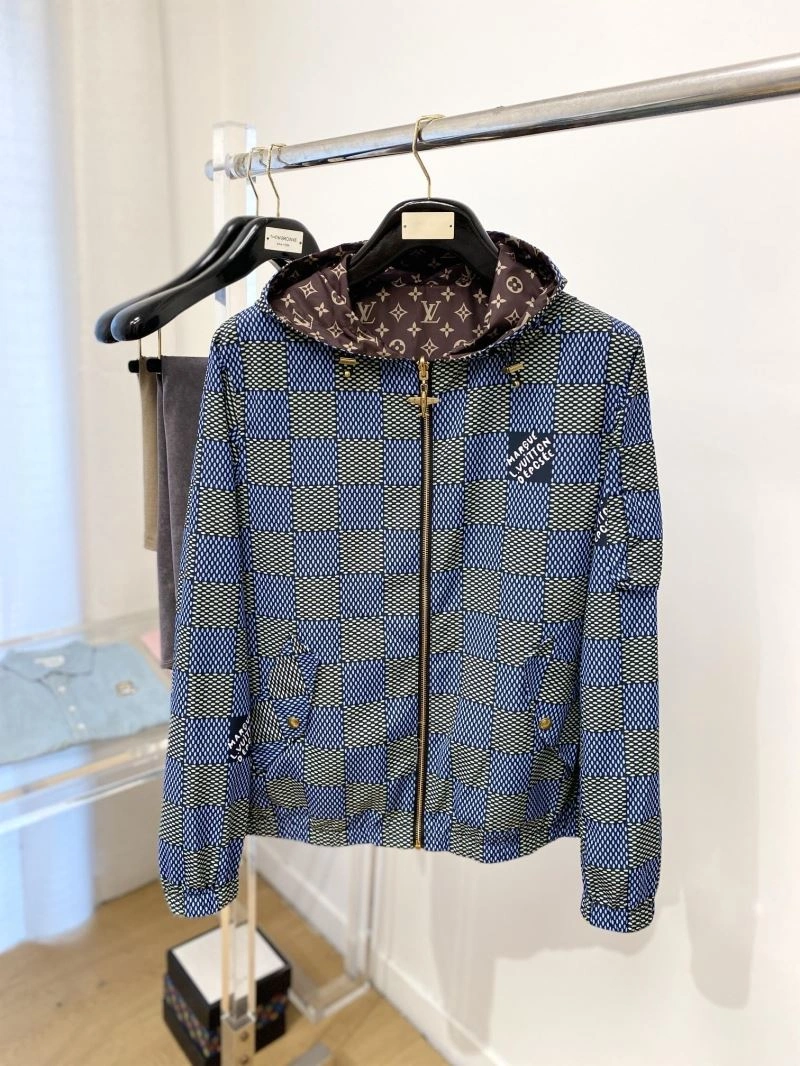 Stylish Louis Vuitton Outwear 136809