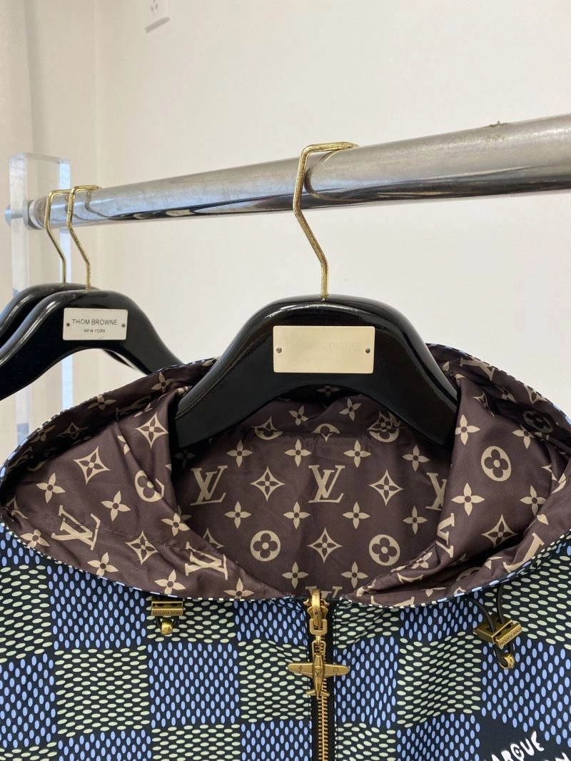 Stylish Louis Vuitton Outwear 136809