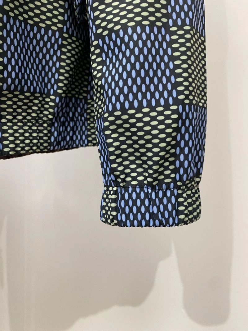 Stylish Louis Vuitton Outwear 136809