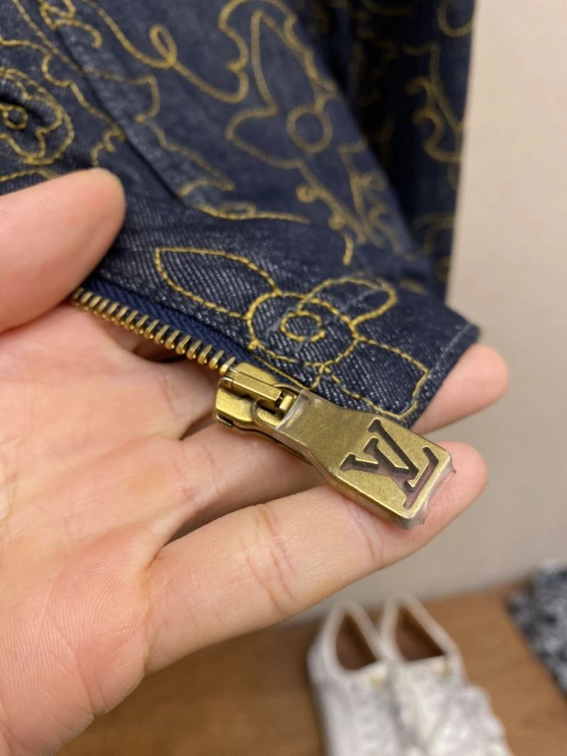 Comfortable Louis Vuitton Outwear 136813