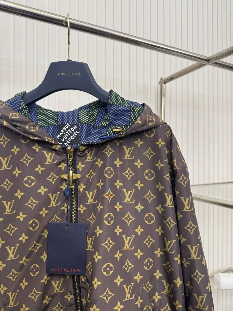 Contemporary Louis Vuitton Outwear 136806