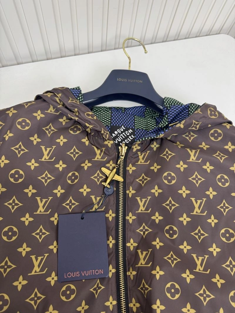 Contemporary Louis Vuitton Outwear 136806