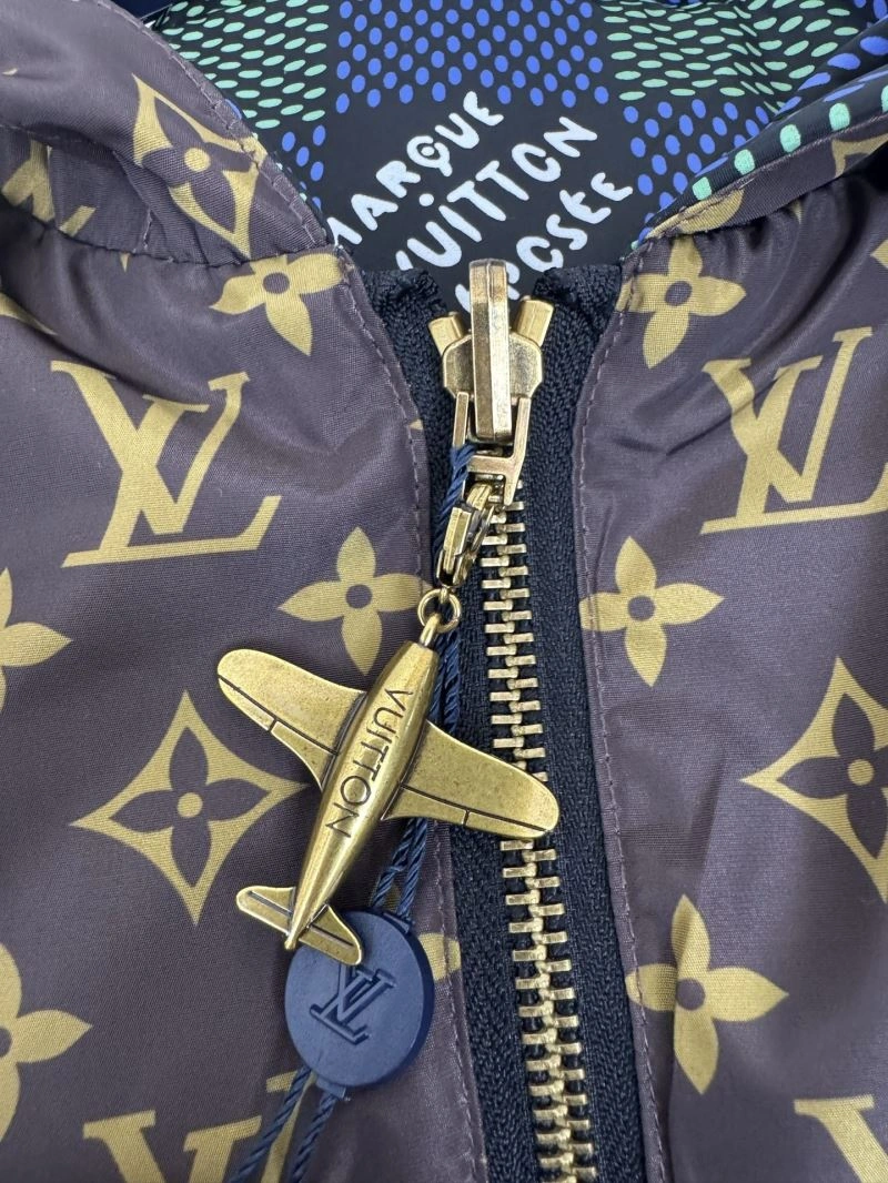 Contemporary Louis Vuitton Outwear 136806