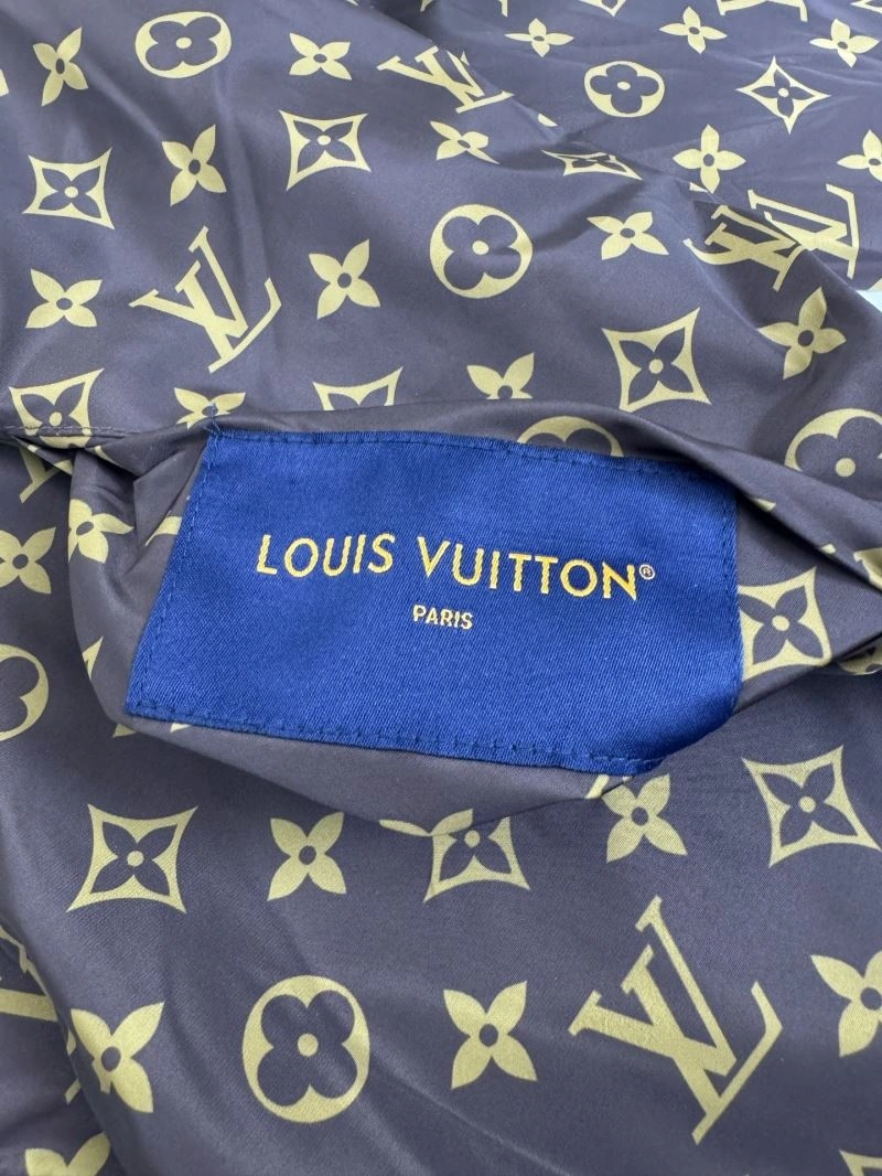 Contemporary Louis Vuitton Outwear 136806