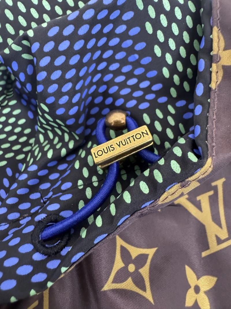 Contemporary Louis Vuitton Outwear 136806