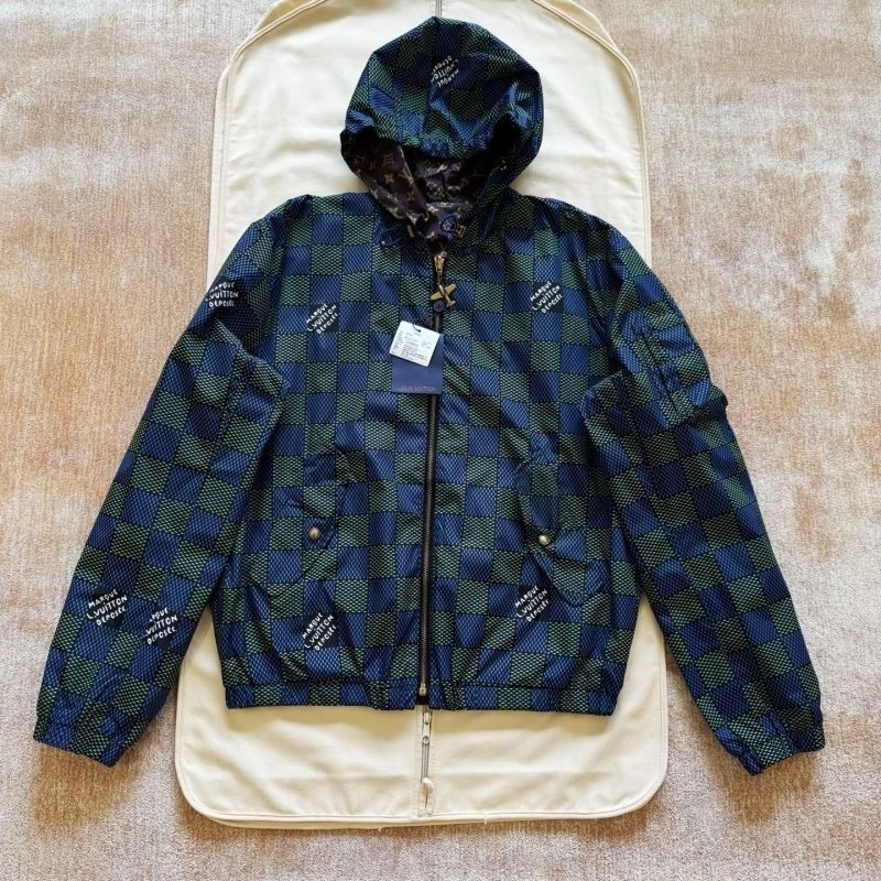 Louis Vuitton Outwear Sleek 136785