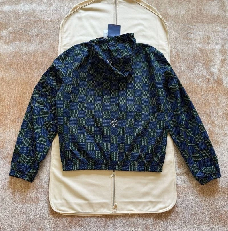 Louis Vuitton Outwear Sleek 136785