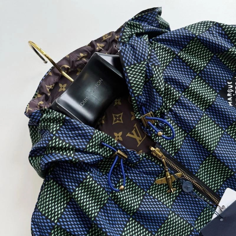 Louis Vuitton Outwear Sleek 136785