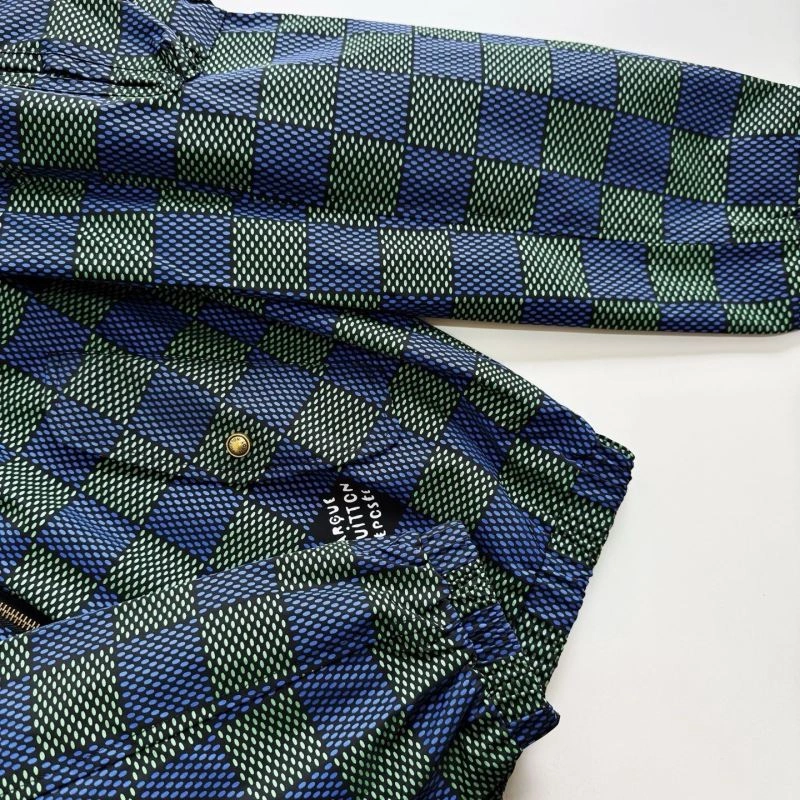 Louis Vuitton Outwear Sleek 136785