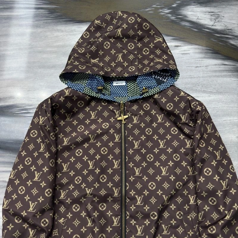 Lightweight Louis Vuitton Outwear 136792