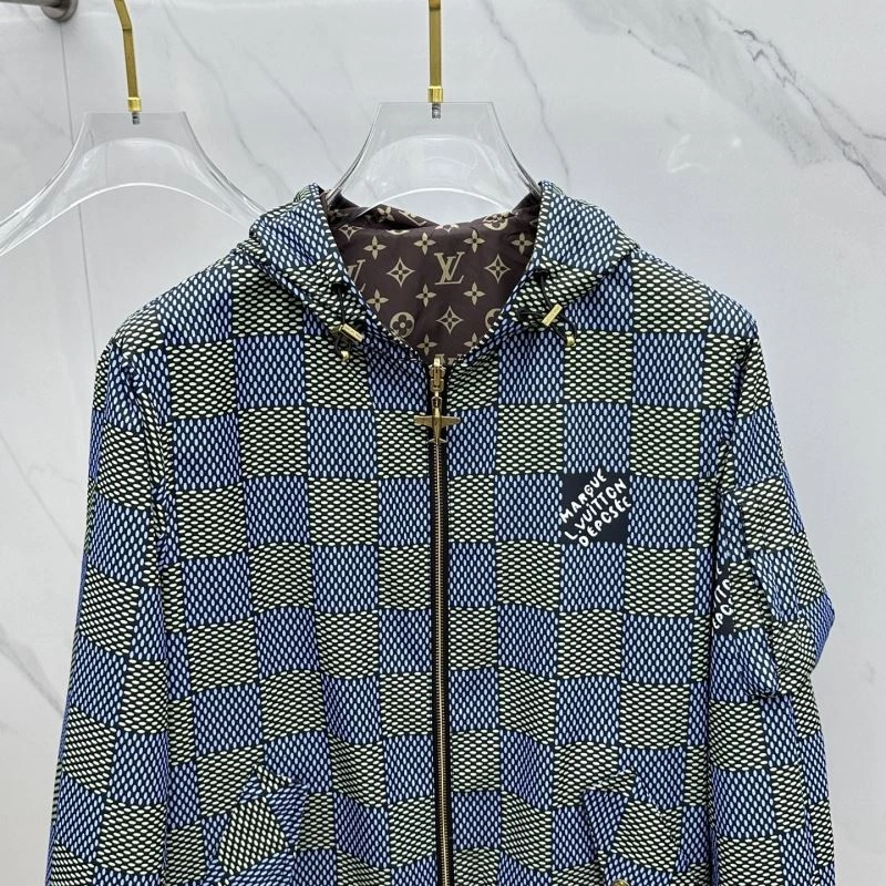 Versatile Louis Vuitton Outwear 136789