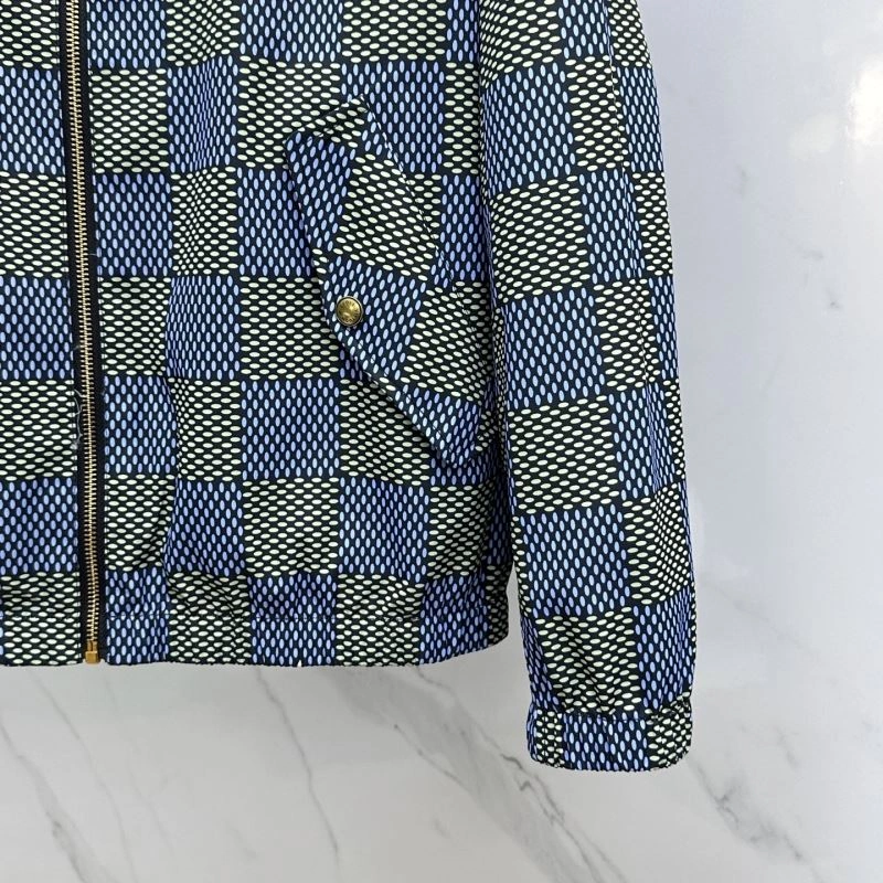 Versatile Louis Vuitton Outwear 136789