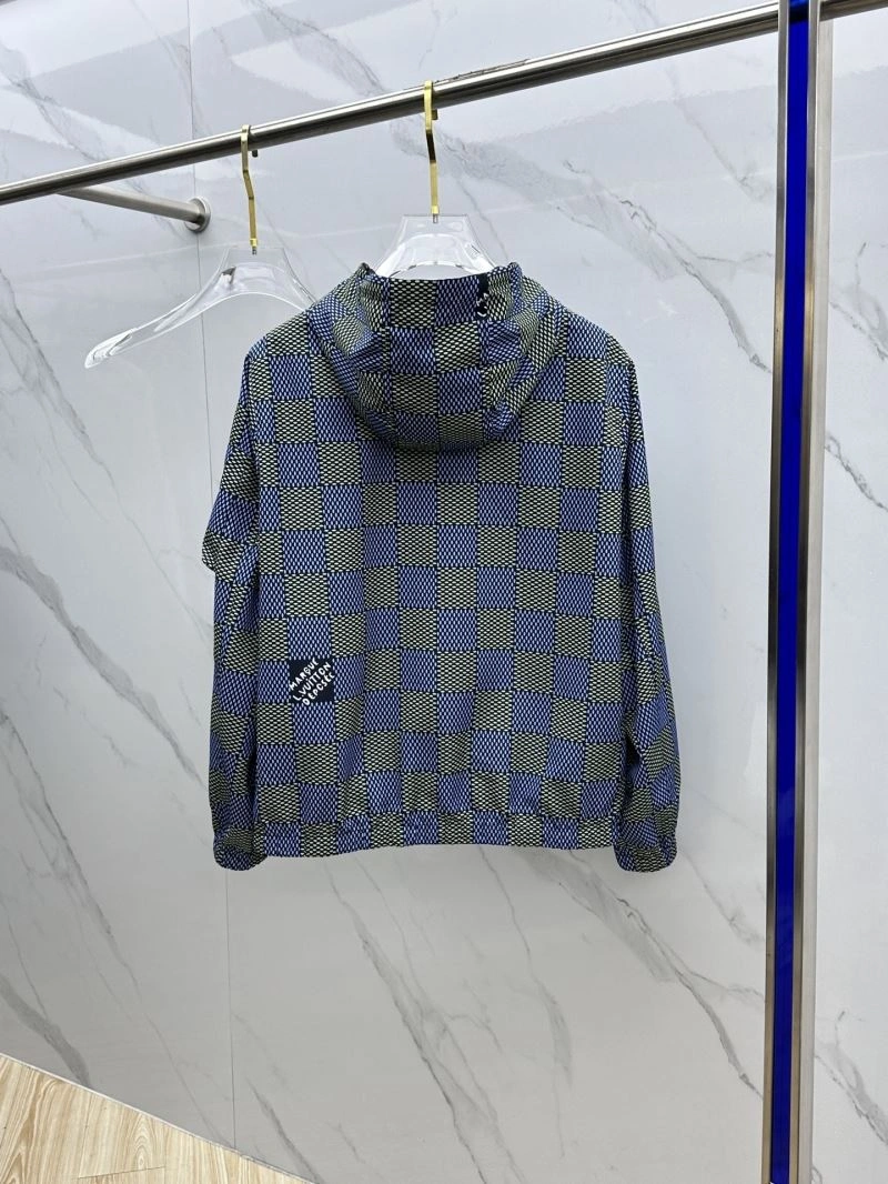 Versatile Louis Vuitton Outwear 136789