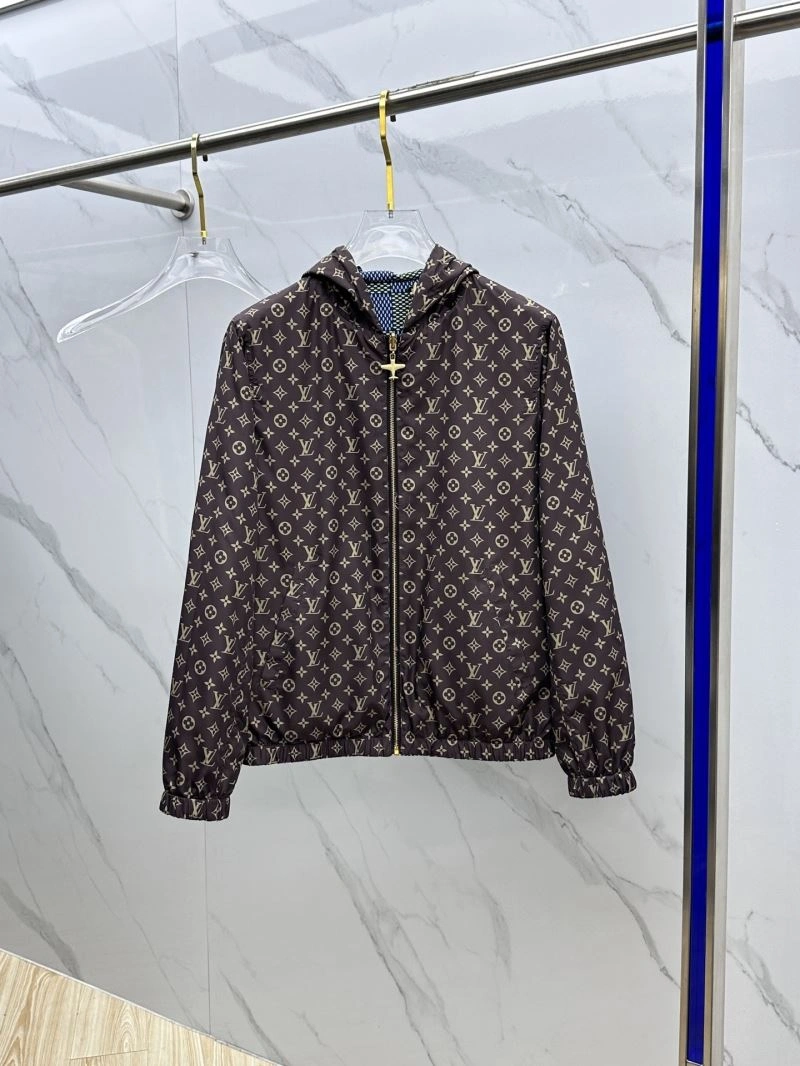 Versatile Louis Vuitton Outwear 136789