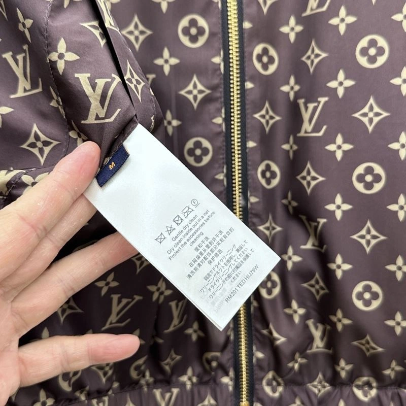 Versatile Louis Vuitton Outwear 136789